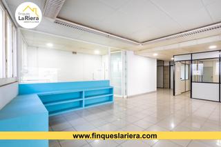 Local Comercial a Centre. Local en el centro