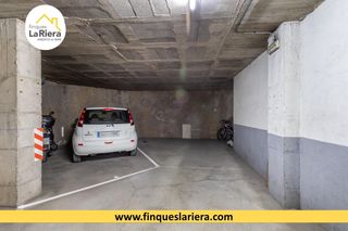 Aparcament cotxe a Centre. Parquing en calle sant gabriel