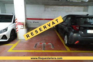 Autoparkplatz in Carrer carrer dels capellans. Parking en venta en la c pau costa, ideal para un smart o varias