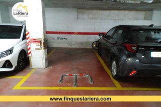 Aparcament cotxe a Centre. Parking en venta en la calle capellans