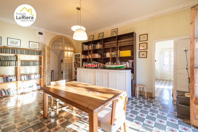 Foto 0146ce9b-8bb7-4c7b-bebf-13ef0b7d52a8. Edifici a Centre Arenys de Mar