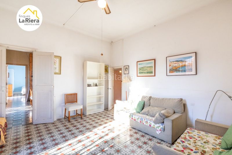 Foto 0cd32d2c-d1d9-4681-b133-1c3f5edffa2b. Edifici a Centre Arenys de Mar