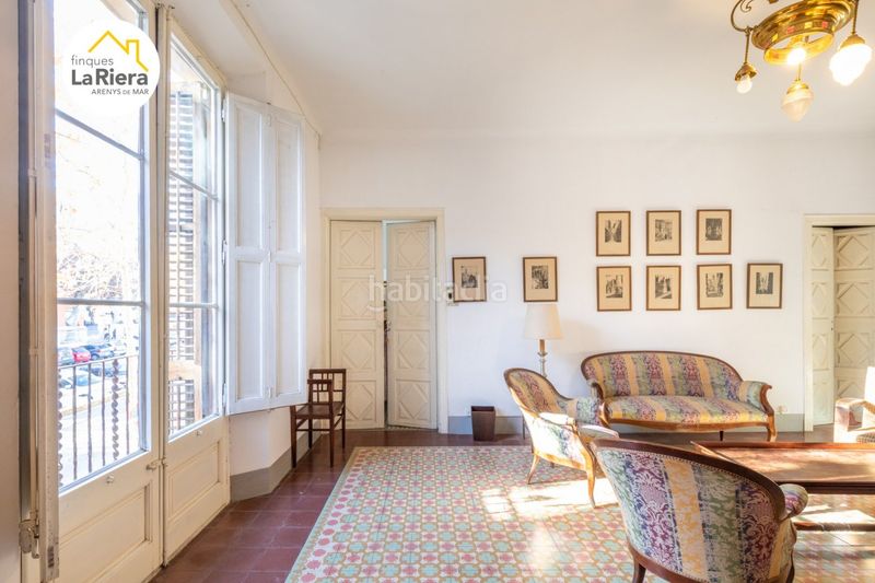 Foto 6410f5df-c3a9-4898-8c3f-ec3cce0f70f8. Edifici a Centre Arenys de Mar