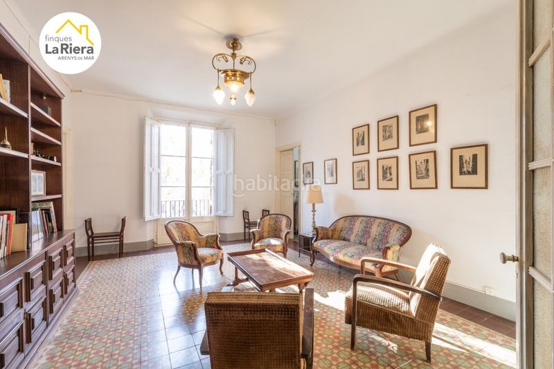 Foto 6fc479b0-0ded-4dca-9bdc-09e6f0151000. Edifici a Centre Arenys de Mar