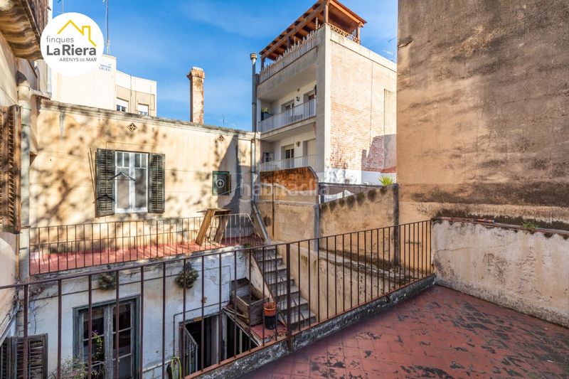 Foto 9586ae39-dfeb-49d3-8aab-0dc3209c0ba2. Edifici a Centre Arenys de Mar