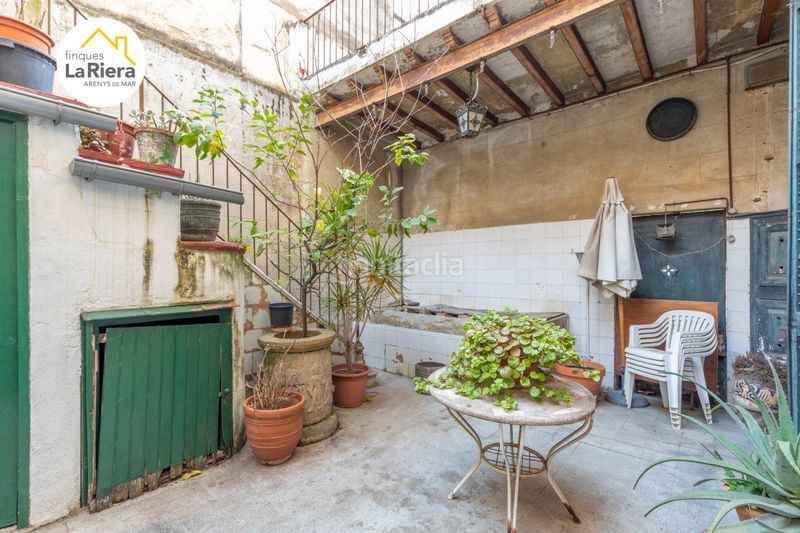 Foto 9728e1b4-43ed-46b6-a585-e59a14d4a246. Edifici a Centre Arenys de Mar