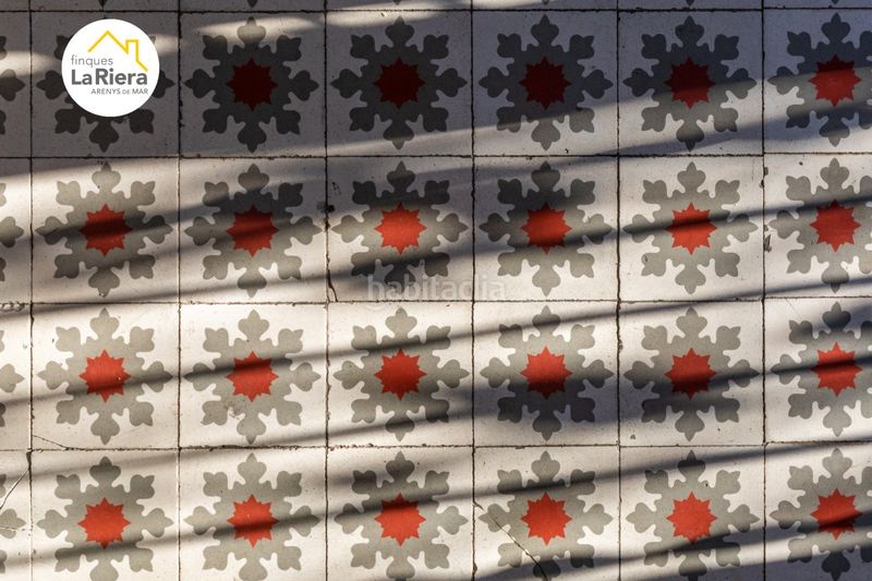 Foto 9739bd5b-fbf3-4b79-89e1-d82281afa594. Edifici a Centre Arenys de Mar