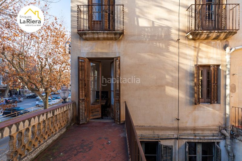 Foto 9c39ad6c-5c71-4aca-a08f-3f3fac0a47fb. Edifici a Centre Arenys de Mar