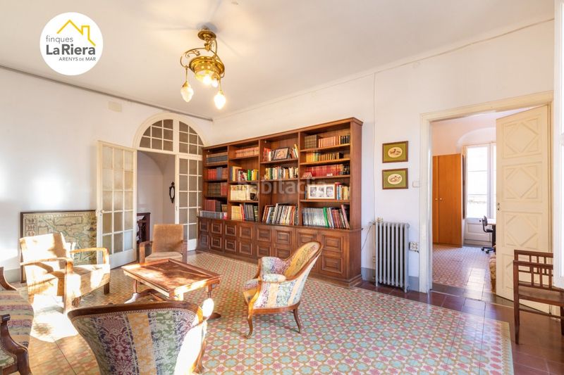 Foto d0fcf4cd-1fa1-43b2-a138-375a9dab807f. Edifici a Centre Arenys de Mar