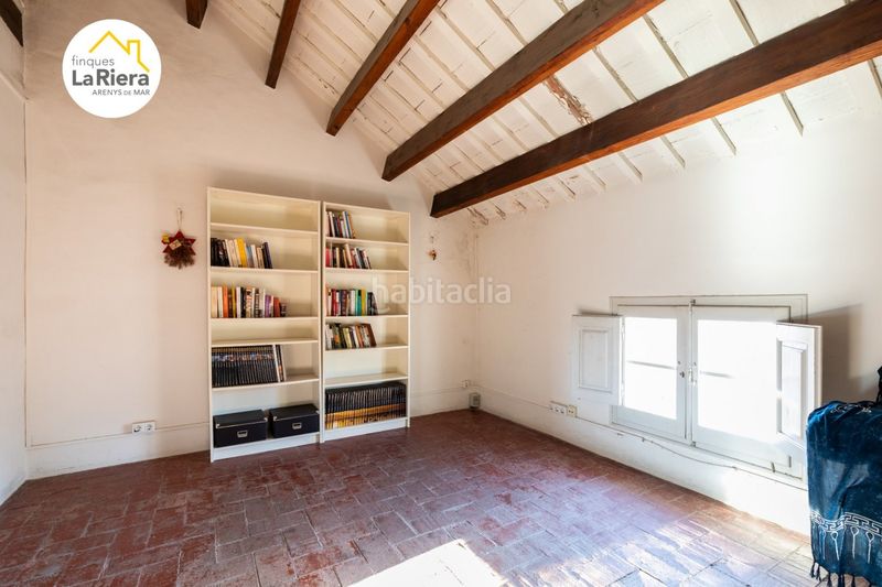 Foto ea54b2c6-b6dc-4ccd-bbab-ac879552e9a9. Edifici a Centre Arenys de Mar