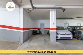 Aparcament cotxe a Urbanitzacions. Plaza de parquing  trastero