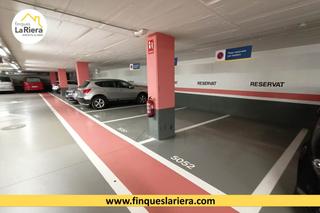 Aparcament cotxe a Centre. Plaza de parking  a la venta al xifre en zona centro