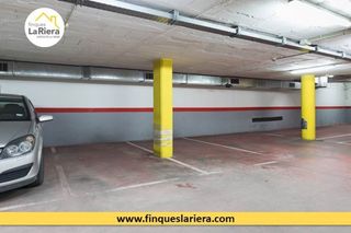 Aparcament cotxe a Centre. Plaza de parking en calle josep maria miquel i verges en zona al