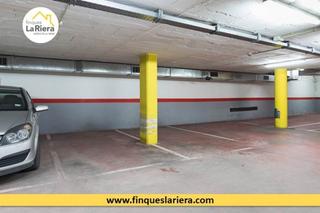 Aparcament cotxe a Centre. Plaza de parking en calle josep maria miquel i verges en zona al
