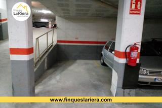 Aparcament cotxe a Centre. Plaza de parking en venta en calle bareu
