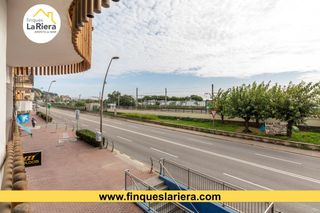 Flat in Centre. Piso de 4 habitaciones con terraza y vistas a mar