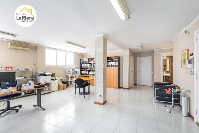 Foto 6a97eb80-fe46-4344-9fdf-ad0ff34e92f2. Lloguer oficina amb calefacció a Centre Arenys de Mar