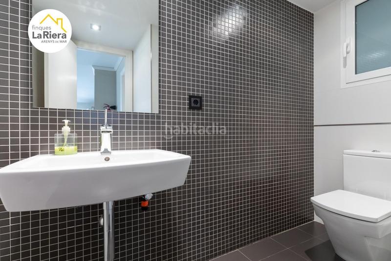 Foto b47e2597-4062-4a3d-b332-819efcd55a72. Lloguer oficina amb calefacció a Centre Arenys de Mar