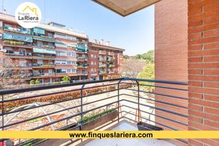 Piso en Zona alta. Piso con ascensor y amplio balcn