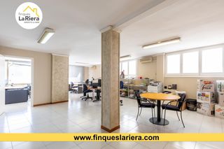 Bureau à Centre. Local bien situado y con vistas al mar