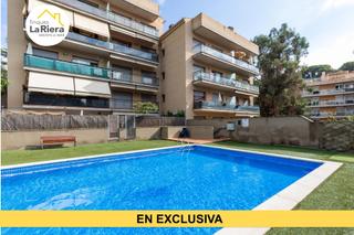 Duplex à Urbanitzacions. Duplex con piscina en zona comunitaria y parking.