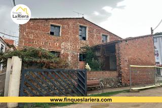 Haus in Arenys de Munt. Casa de pueblo esquinera a rehabilitar.