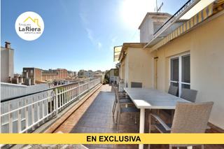 Pis a Centre. Atico esquinero con una espectacular y amplia terraza.