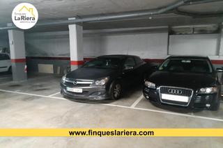 Parking coche en Zona alta. Plaza de parking  grande en venta en  la calle doedes.