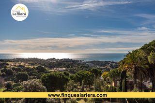 Xalet a Arenys de Munt. Magnifica torre con vistas a mar y montaña.