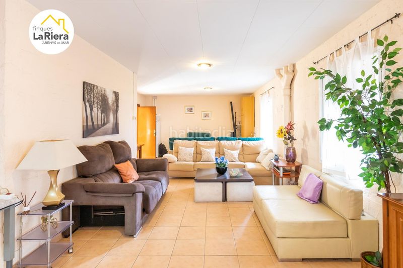 Foto ae05318c-cc48-4f17-a9fc-552a152e062e. Edifici a Arenys de Munt