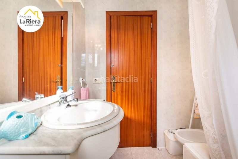 Foto bcd433d9-9599-4b25-a9b3-ce05096564dd. Edifici a Arenys de Munt