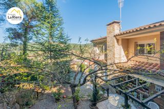 Chalet in Arenys de Munt. Magnifica torre en arenys de munt con ascensor.