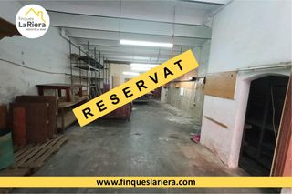 Casa en Centre. Casa de pueblo que se compone de local  vivienda