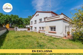 Chalet en Montserrat - El Passeig. Casa con jardin en el corazon de la poblacion .