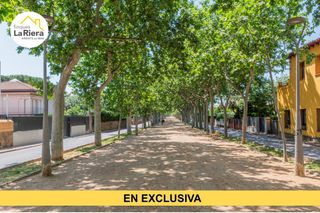 Chalet en Montserrat - El Passeig. Casa con jardin en el corazon de la poblacion .