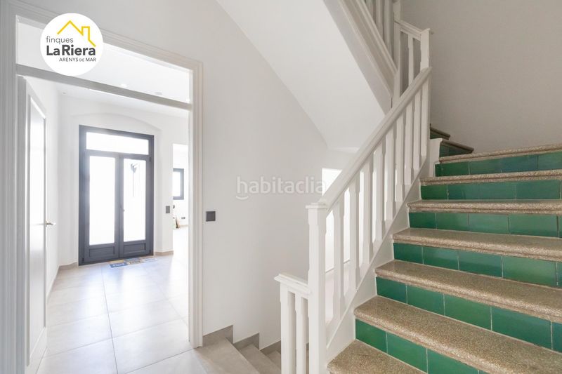 Foto 8a0b9fba-a9c4-40bf-9c10-a3e43ba3a1f1. Edifici a riera bisbe pol 79 a Centre Arenys de Mar