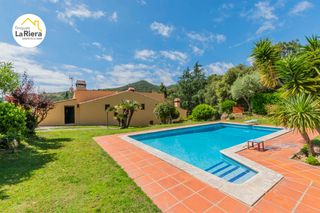 Chalet in Arenys de Munt. Esplendida masia catalana del siglo xviii.