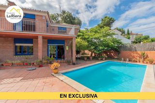 Chalet en Arenys de Munt. Espectacular torre a cuatro vientos con piscina