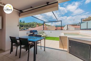Zweistöckige Wohnung in Arenys de Munt. Magnifico ático duplex con piscina privada.