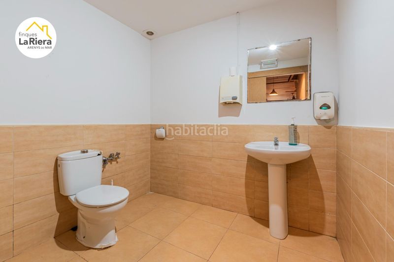 Foto 9ec68add-8476-4647-aef8-a43772ac959e. Local comercial a Centre Arenys de Mar