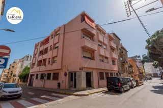Local Comercial  Carrer anna maria ravell. Local esquinero junto al colegio joan maragall y juzgados.