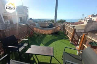 Attico in Centre. Ático dúplex con vistas al mar