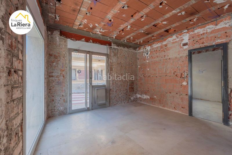Foto 8310b6db-2bd5-495d-8b80-89b994330bdc. Local comercial a Centre Arenys de Mar