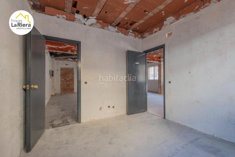 Foto f87d2087-4cbd-4fd0-aee6-6e3ed6a51d29. Local comercial a Centre Arenys de Mar