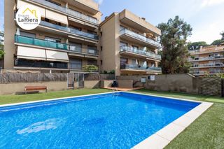 Appartamento in Urbanitzacions. Piso para entrar a vivir con zona comunitaria con piscina !!