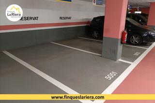 Aparcament cotxe a Centre. Plaza de parking  a la venta al xifre en zona centro