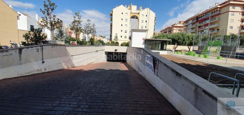 Foto f8460c46-d9c0-4df0-9dd2-d2e80ec4da1b. Aparcament cotxe a Los Boliches Fuengirola
