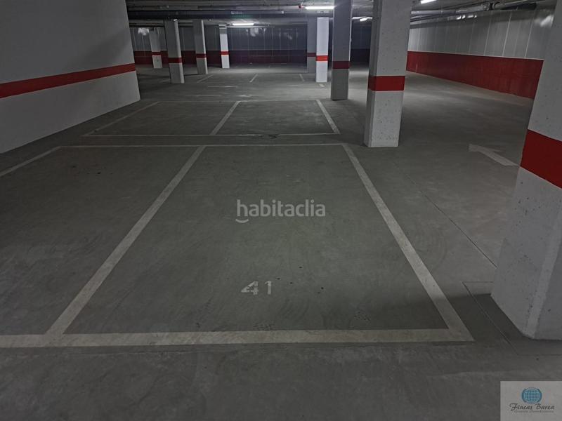 Foto d072b7b3-3a6f-4991-92ed-87d19ac4662b. Parking voiture dans Puerto Deportivo Fuengirola