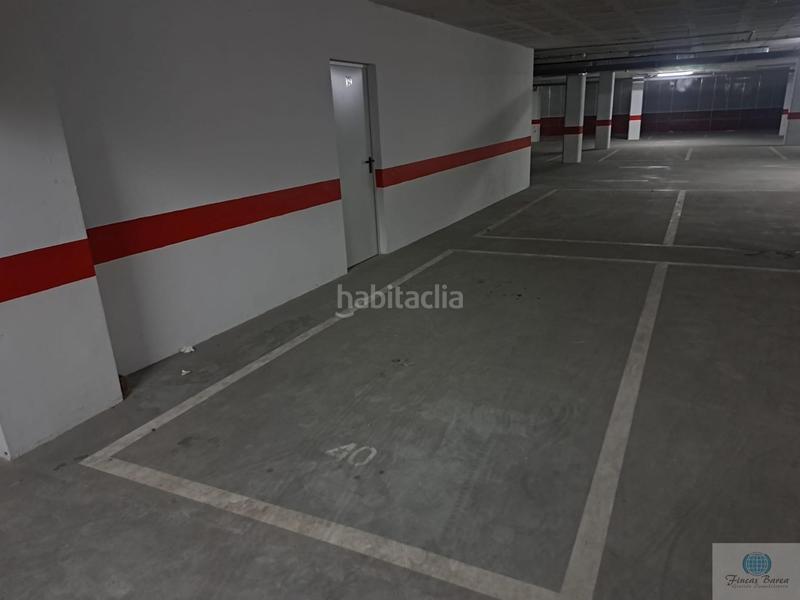 Foto fe2c6146-81f3-4193-b9c9-7ddda53521f5. Parking voiture dans Puerto Deportivo Fuengirola