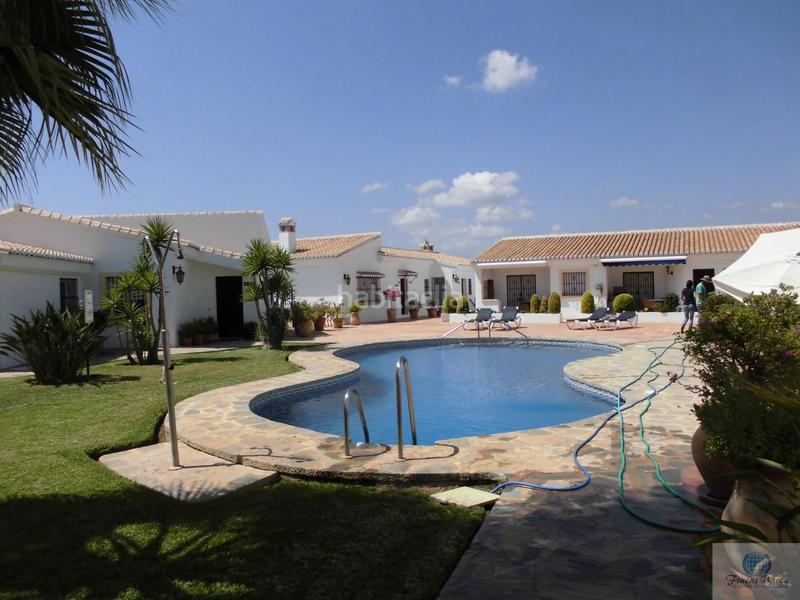 Foto b62d25e4-bbed-4fb3-ba90-696b9d41b514. Location chalet avec parking piscine dans El Faro de Calaburra - Chaparral Mijas